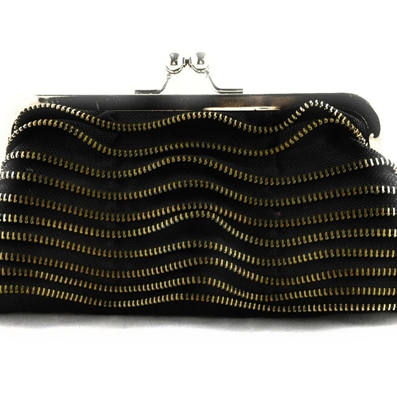 unknown Handbags - Zipper Ruffle Clutch Bag Black Satin o/s